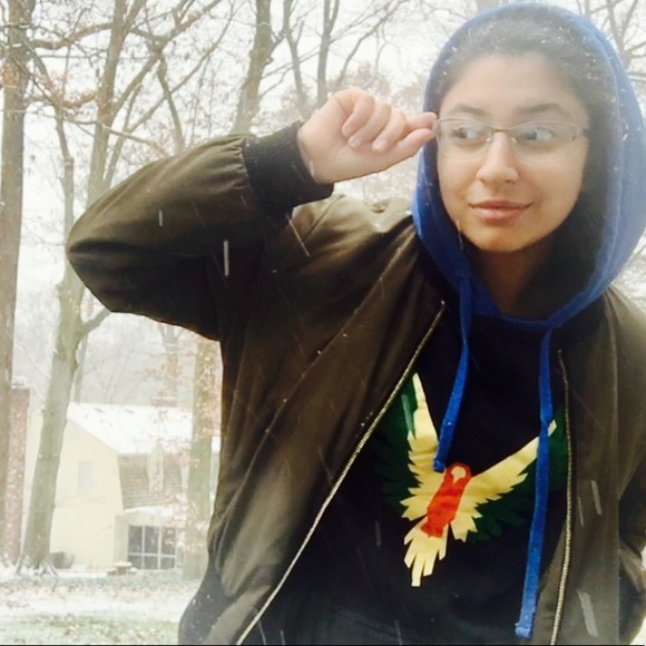 Meet your Posher, Amal - Picture 1 of 1